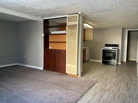 Building Photo - 424 W Cornhusker Hwy