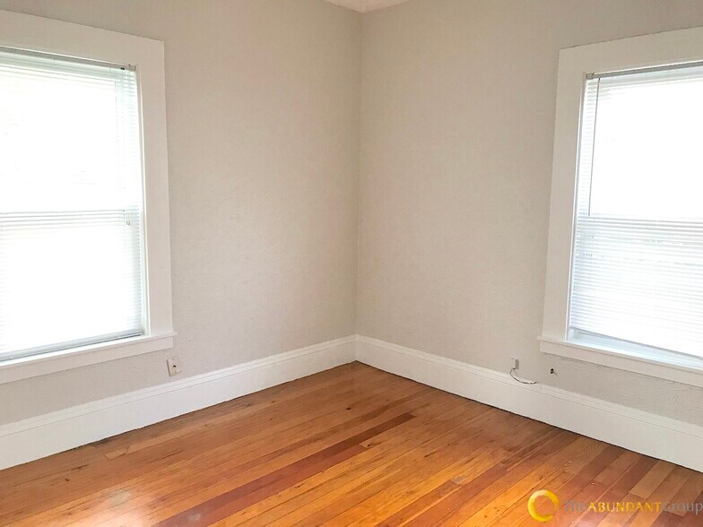 Building Photo - 16 Pinkham Pl