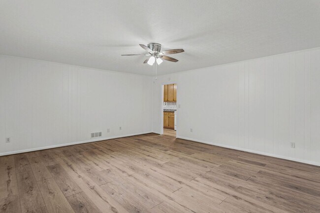 Building Photo - 6096 Hillpine Dr