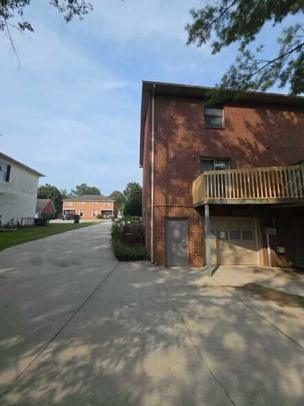 Building Photo - 83 Eastgate Cir