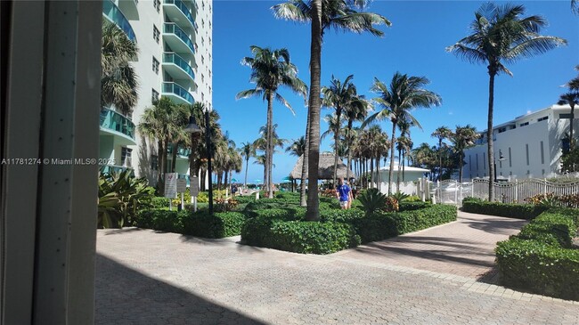 Building Photo - 3901 S Ocean Dr