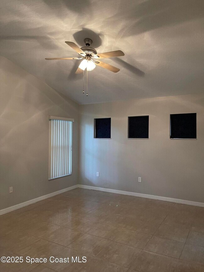 Building Photo - 1044 Sedgewood Cir