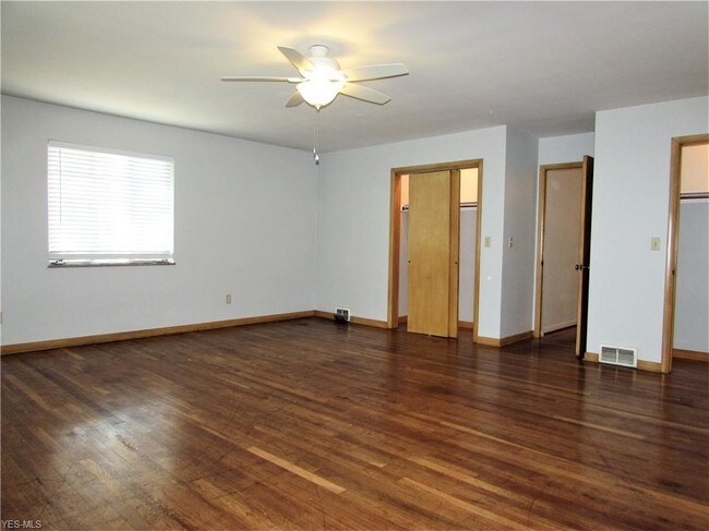 Building Photo - 11509 Lake Ave