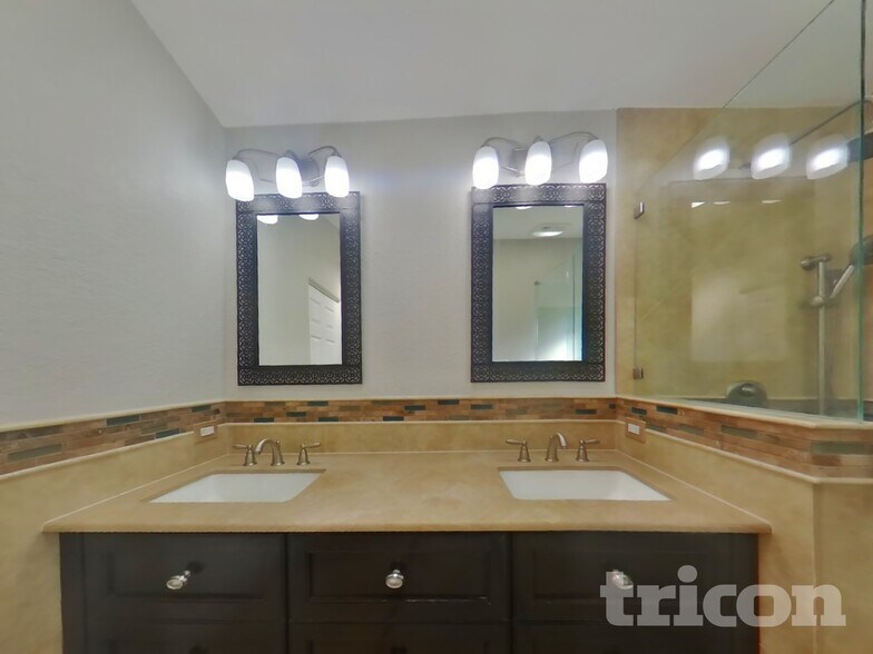 Building Photo - 5834 5th Ave S