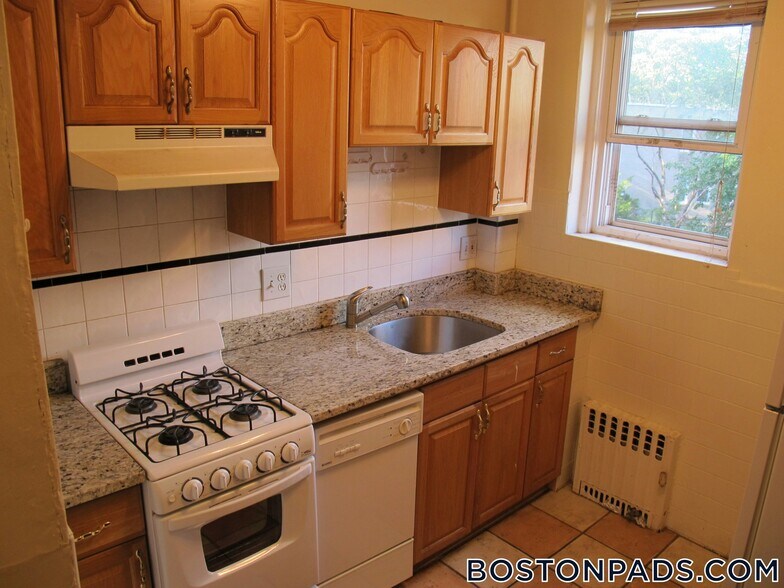 Building Photo - 126 Warren St