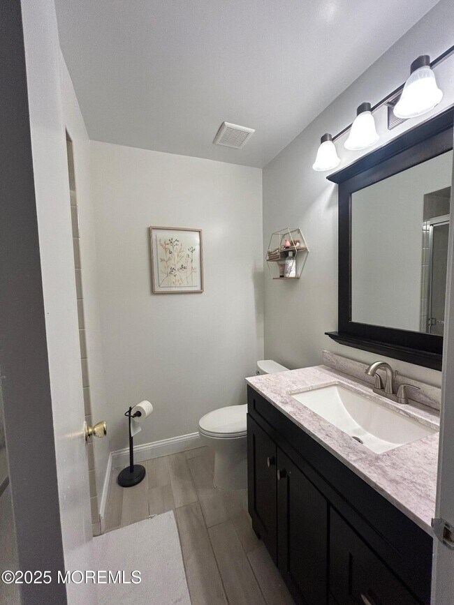 Building Photo - 182 Tulip Ln