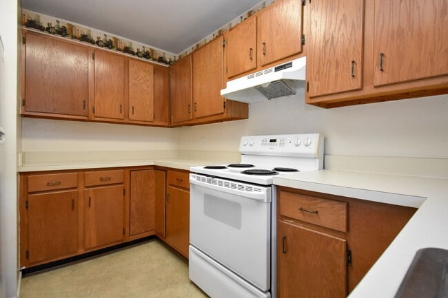 Building Photo - Spacious 2 Bed, 2.5 Bath Townhouse in Sout...