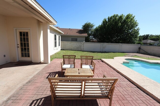 Building Photo - 10514 Winrock Dr