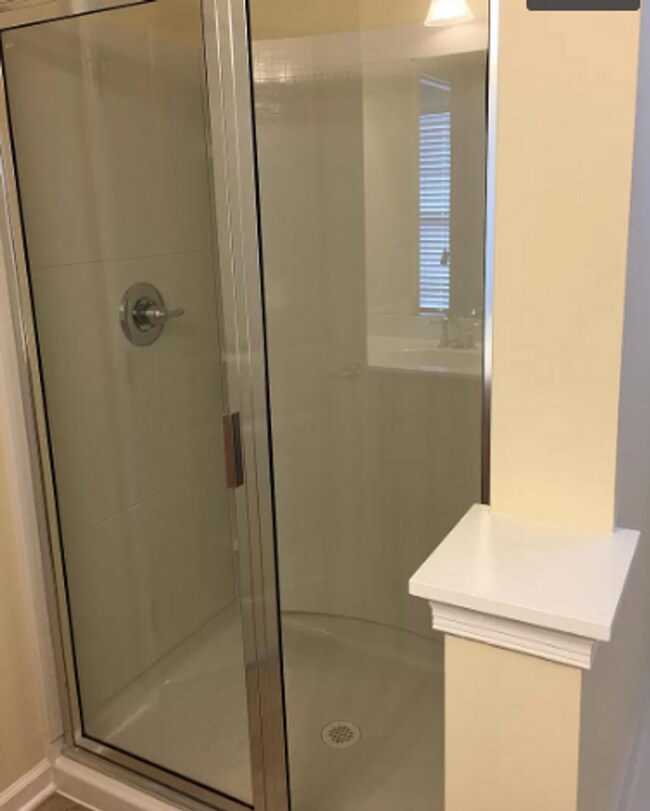 Building Photo - Gorgeous 3 BD/ 2.5 BA Townhouse Available ...