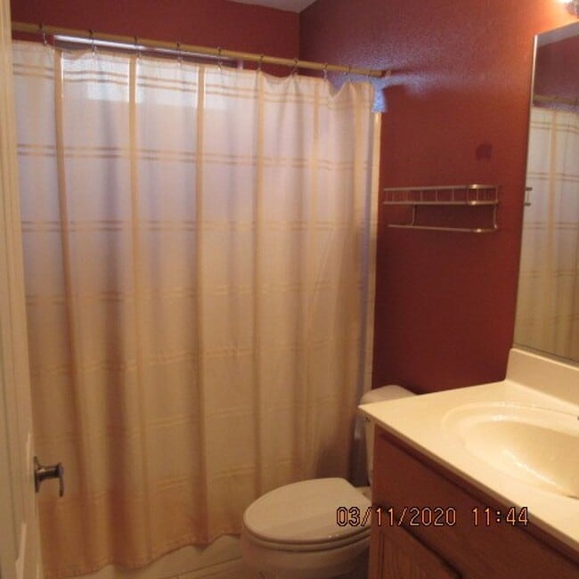 Building Photo - 3 bedroom 2 bath home with 3 car garage and RV parking