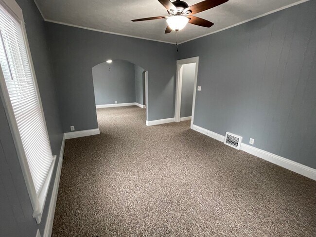 Building Photo - 419 N 6th St