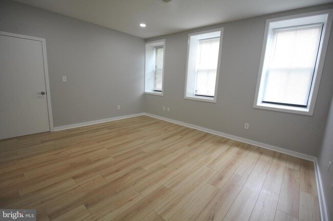 Building Photo - 20 Swan St