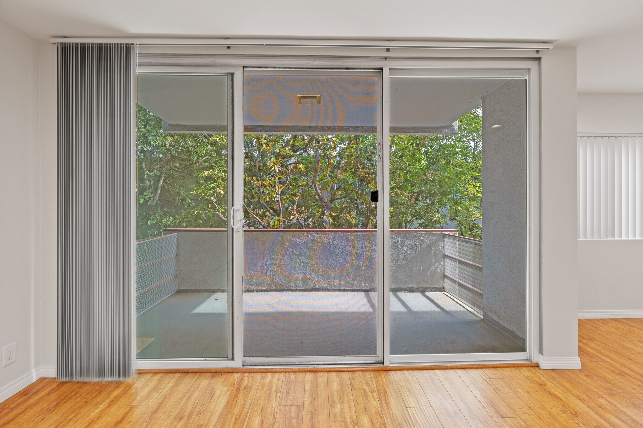 balcony - 4915 Tyrone Ave