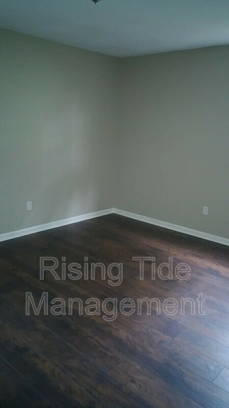 Building Photo - 3130 Sleepy Hollow Dr