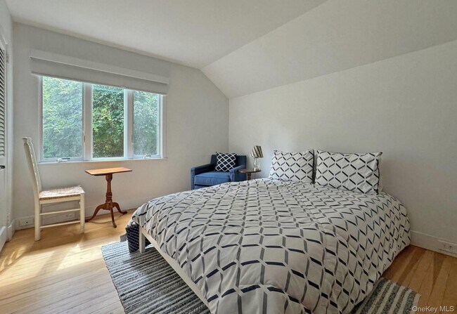 Building Photo - 4 Sandacres Rd