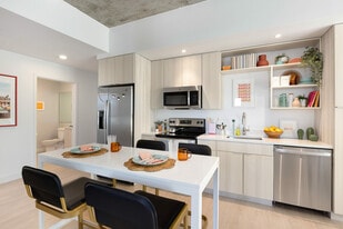 Building Photo - Hub Park Ave