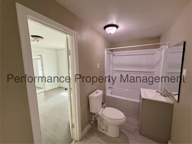 Building Photo - Cozy 3 Bed/2 Bath E Bakersfield Home w/ Solar, RBP & $0 Deposit Option