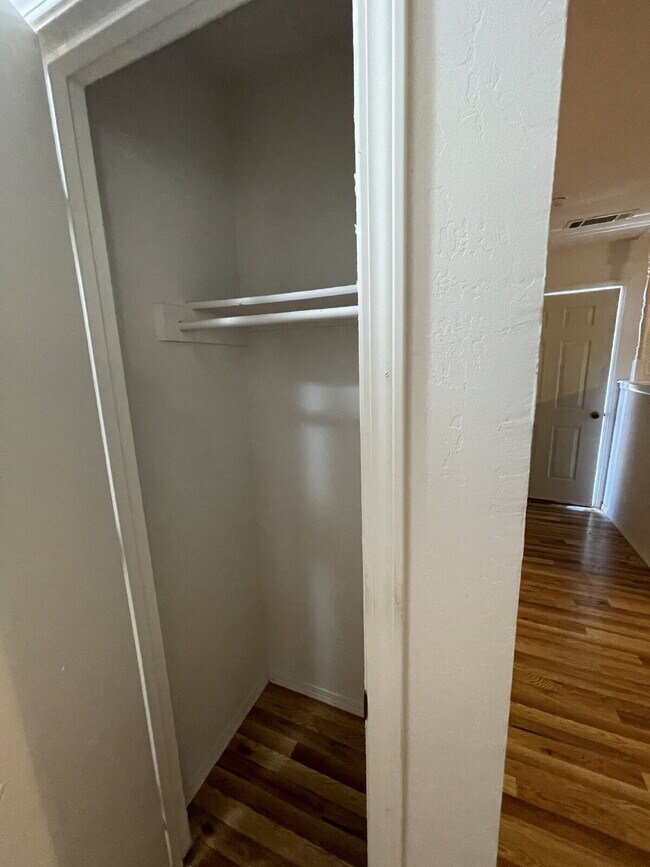 Building Photo - Room to Spread Out! South Valley 3bd on a ...