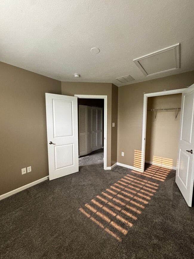 Building Photo - Beautiful Townhome located in Sewickley!