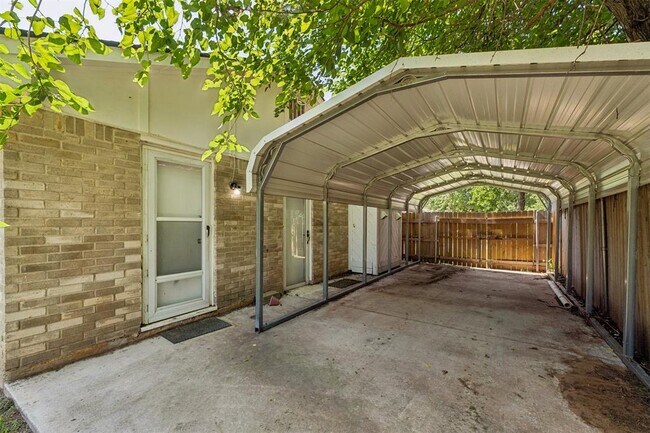 Building Photo - 3401 E Noble Dr