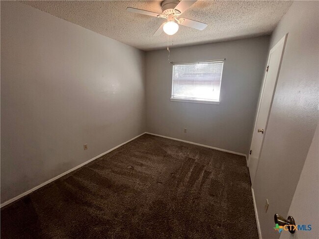 Building Photo - 900 Hazelton St