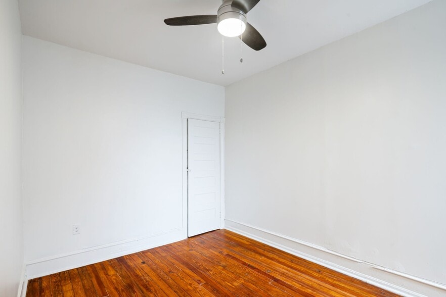 Building Photo - 6018 Irving St