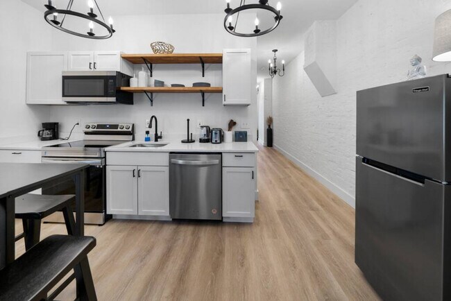 Building Photo - 704 Wayne St