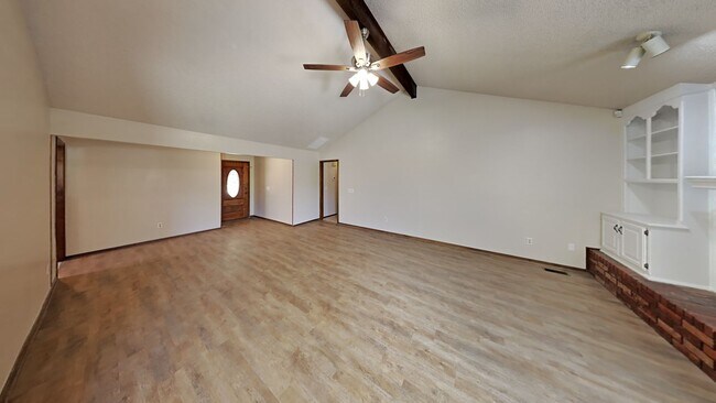 Building Photo - Very Nice 3 Bedroom 2 Bath Home in Yukon Schools