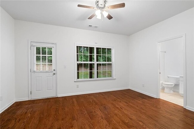 Building Photo - 651 Coligny Ct
