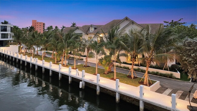 Building Photo - 400 Mola Ave