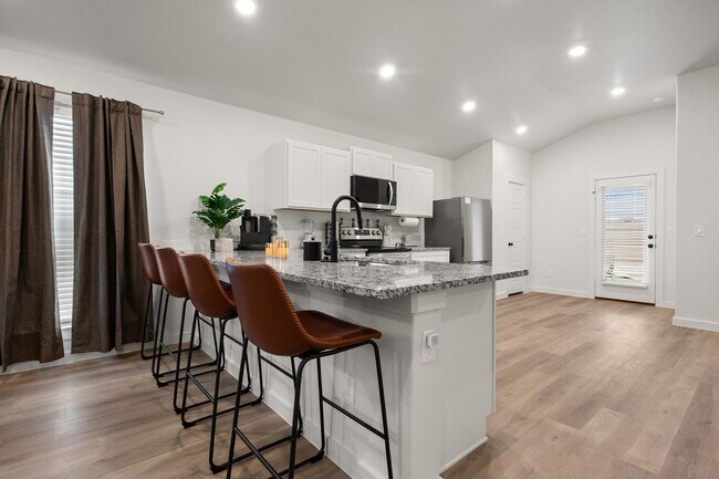 Building Photo - Modern 3BR Retreat Near TTU | Stylish Fully Furnished Home with Spacious Backyard