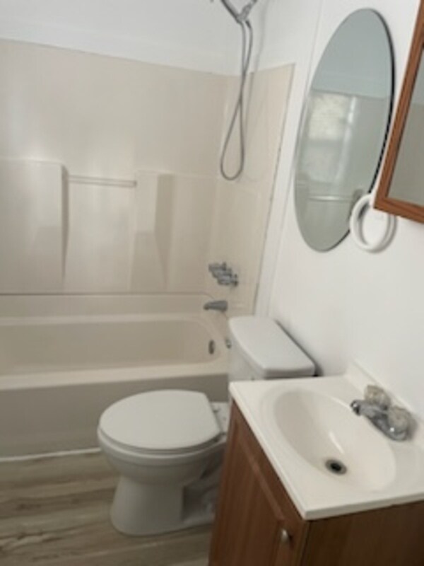 Building Photo - 1415 Longfield Ave