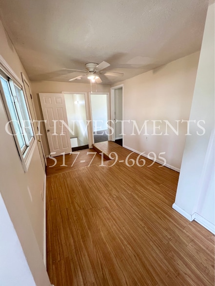 Side Entry Area - 460 N Cochran Ave