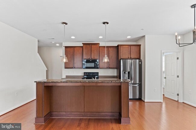 Building Photo - 3030 Meridian Cmns