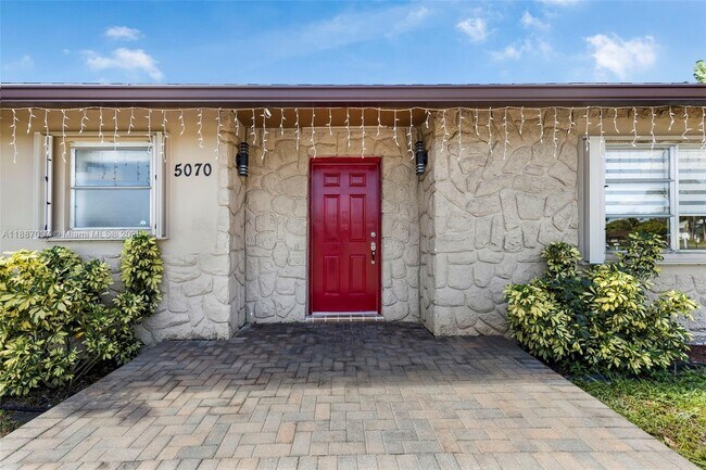 Building Photo - 5070 Ponderosa Ln