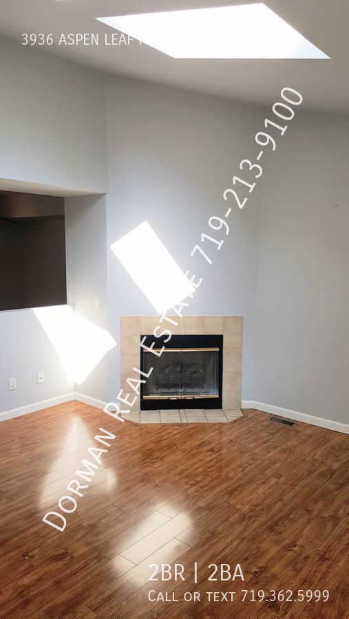Building Photo - Townhome with Fireplace & Garage