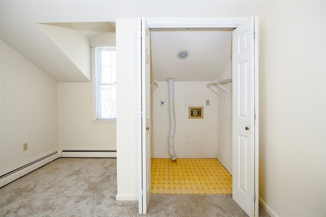 Building Photo - 10 Vanessa Ln