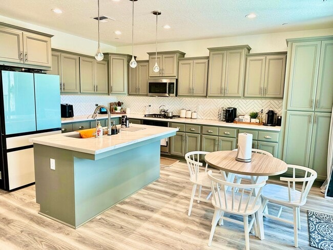 Building Photo - Gorgeous Riverstone 3/2