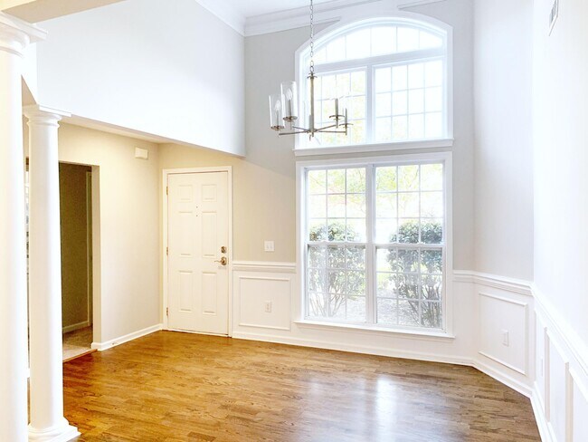Building Photo - 105 Crown Empire Ct