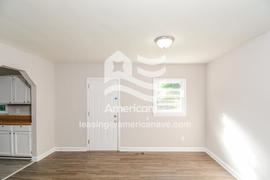 Building Photo - 5209 Catalpa Rd