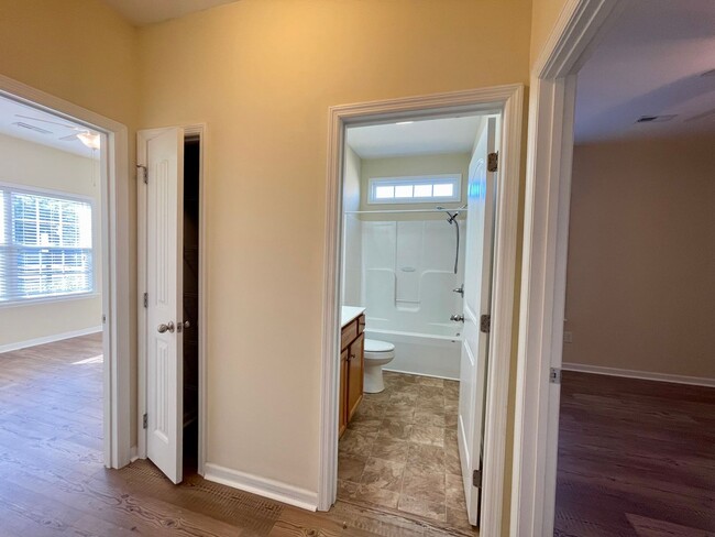 Building Photo - 5 Bedroom/3 Bath home with Garage in Tiger...