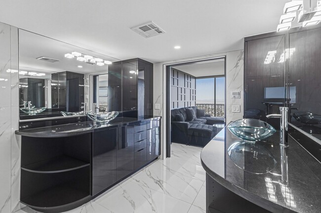 Building Photo - 3111 Bel Air Dr