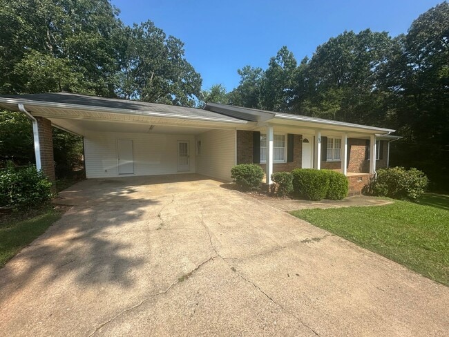 Building Photo - 927 Pinecliff Dr