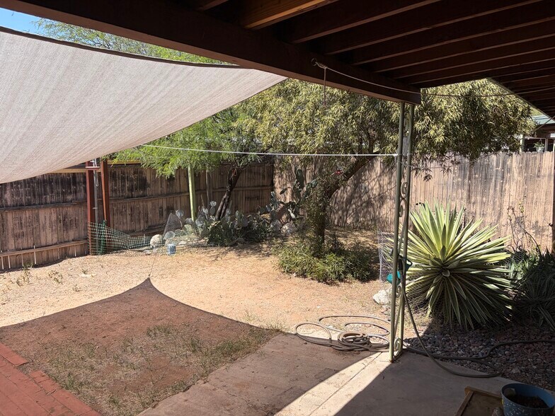 Building Photo - 1607 E Mitchell St