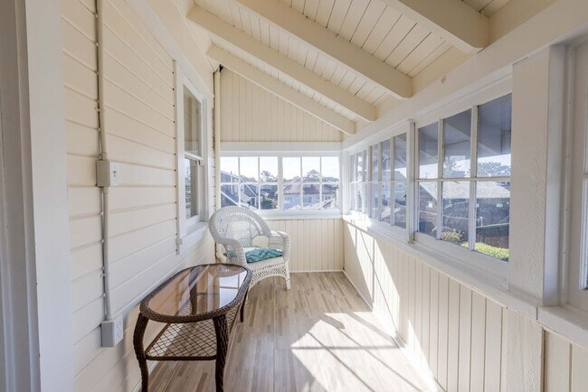 Building Photo - 640 S Columbia St