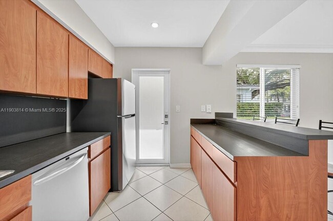 Building Photo - 349 Santander Ave