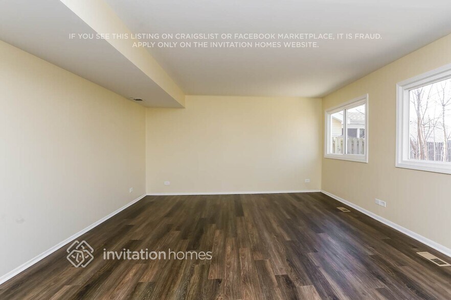 Building Photo - 233 Whitewater Dr