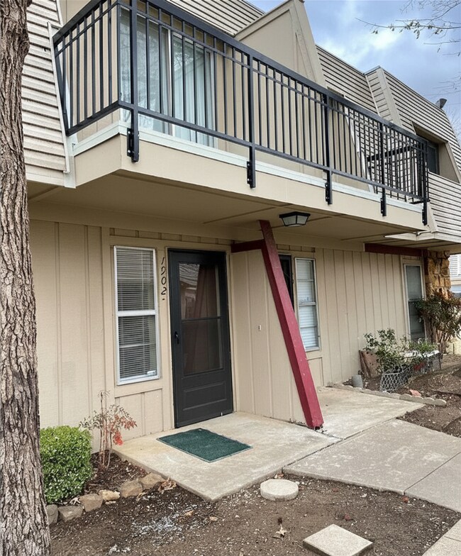 Building Photo - Spacious 2 Bed / 2 Bath Unit in Tulsa