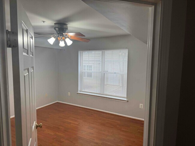 Building Photo - 13900 Farnsworth Ln