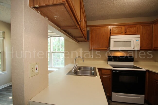 Building Photo - Two Story Willowsprings Home